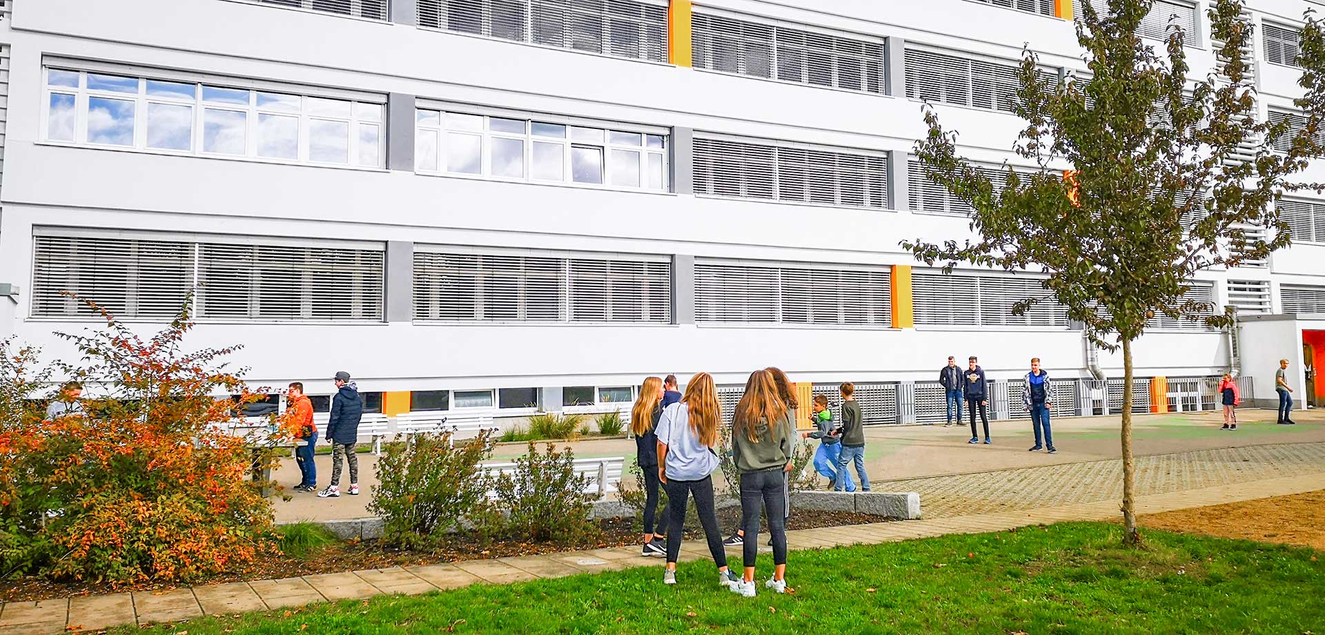 Blick auf den Schulhof der DPFA-Regenbogen-Schulen Zwickau