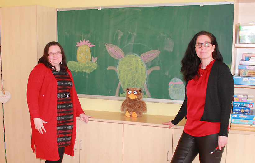 Jeanette Patorra (links) und Madlen Materne (rechts) sind das pädagogische Tandem der Klasse 4a in der Grundschule Zwickau. Foto: Anne-Kathrin Findeiß / DPFA Zwickau