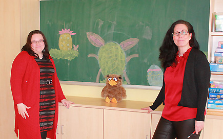 Jeanette Patorra (links) und Madlen Materne (rechts) sind das pädagogische Tandem der Klasse 4a in der Grundschule Zwickau. Foto: Anne-Kathrin Findeiß / DPFA Zwickau